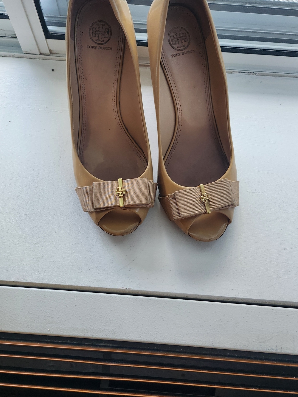 Authentic Tory Burch Tan Peep-Toe Bow Pumps with Gold Logo